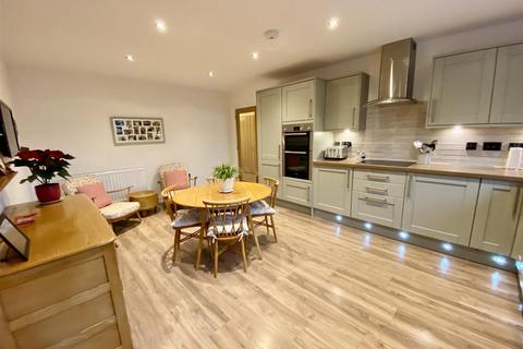 8 Cae Coch, Drefach, Llanelli, SA14 7AL