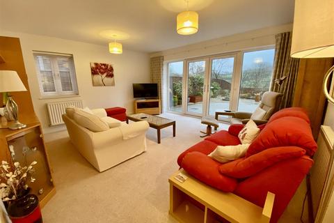 8 Cae Coch, Drefach, Llanelli, SA14 7AL