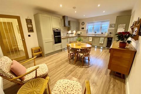 8 Cae Coch, Drefach, Llanelli, SA14 7AL