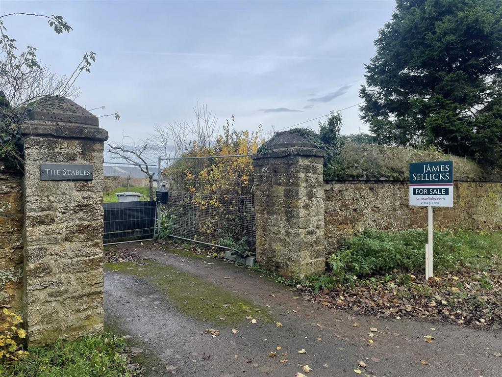 The Coach House   Entrance Gateway