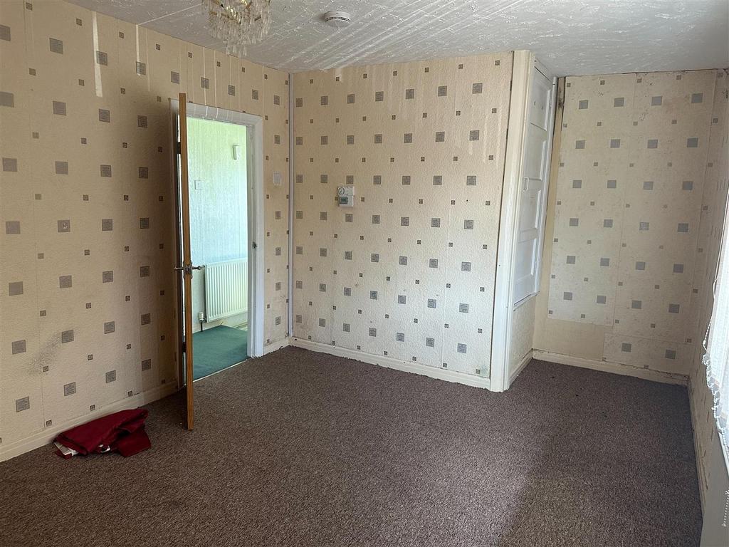 Bedroom 1.jpg