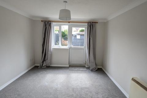 1 bedroom terraced house to rent, Haselmere Close, Bury St. Edmunds IP32