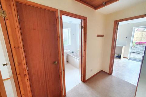2 bedroom semi-detached bungalow to rent, Daveys Close, Falmouth
