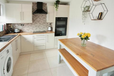 2 bedroom semi-detached house for sale, Haighside Way, Leeds LS26