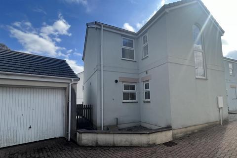 3 bedroom end of terrace house to rent, Newbridge View, Truro