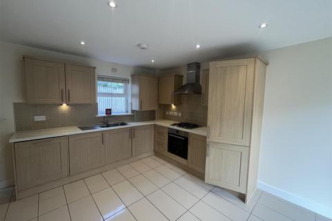 3 bedroom end of terrace house to rent, Newbridge View, Truro