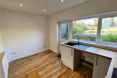 2 bedroom terraced house to rent, King Street, Skelmanthorpe, Huddersfield