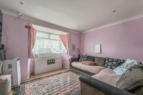 4 bedroom semi-detached house for sale, Hawkins Avenue, Gravesend DA12