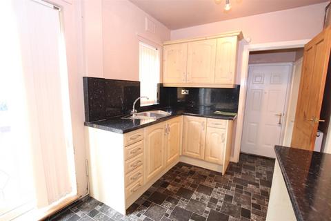 3 bedroom semi-detached house to rent, Ruskin Avenue, Bradford