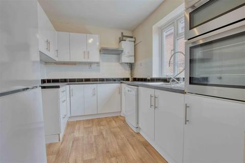 3 bedroom semi-detached house to rent, Woodlands Close, Borehamwood