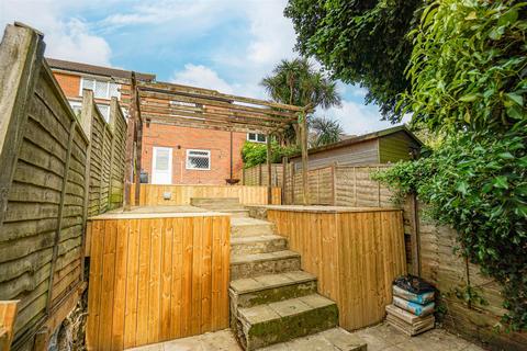 2 Becket Close, Hastings, TN34 3UE