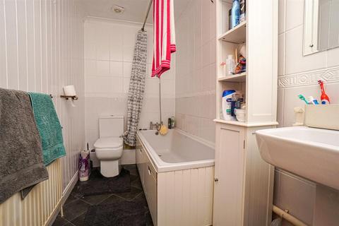 2 Becket Close, Hastings, TN34 3UE