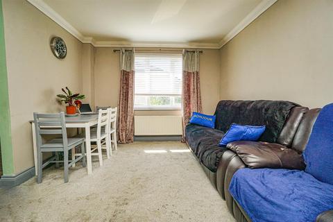 2 bedroom flat for sale, Lovat Mead, St. Leonards-On-Sea