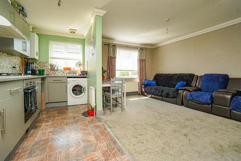 2 bedroom flat for sale, Lovat Mead, St. Leonards-On-Sea