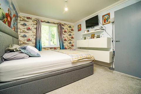 2 bedroom flat for sale, Lovat Mead, St. Leonards-On-Sea