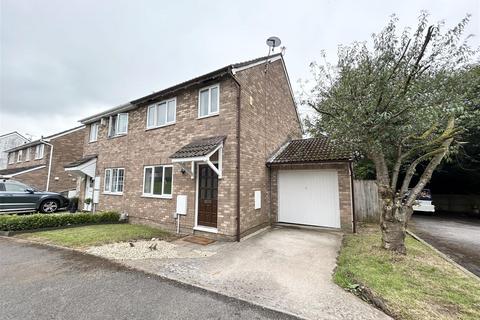 3 bedroom semi-detached house to rent, Ffordd Y Parc, Litchard, Bridgend, CF31 1RA