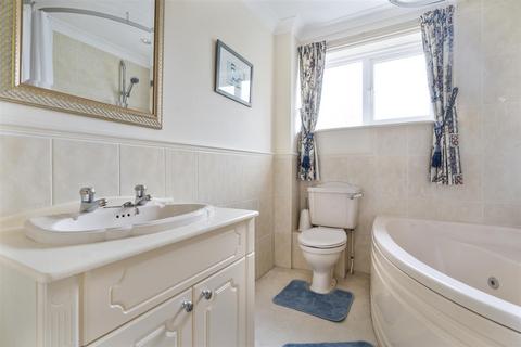 28 Appletons, Hadlow, Tonbridge, TN11 0DT