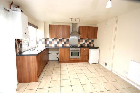 3 bedroom terraced house to rent, Barnwell Drive, Rushden NN10