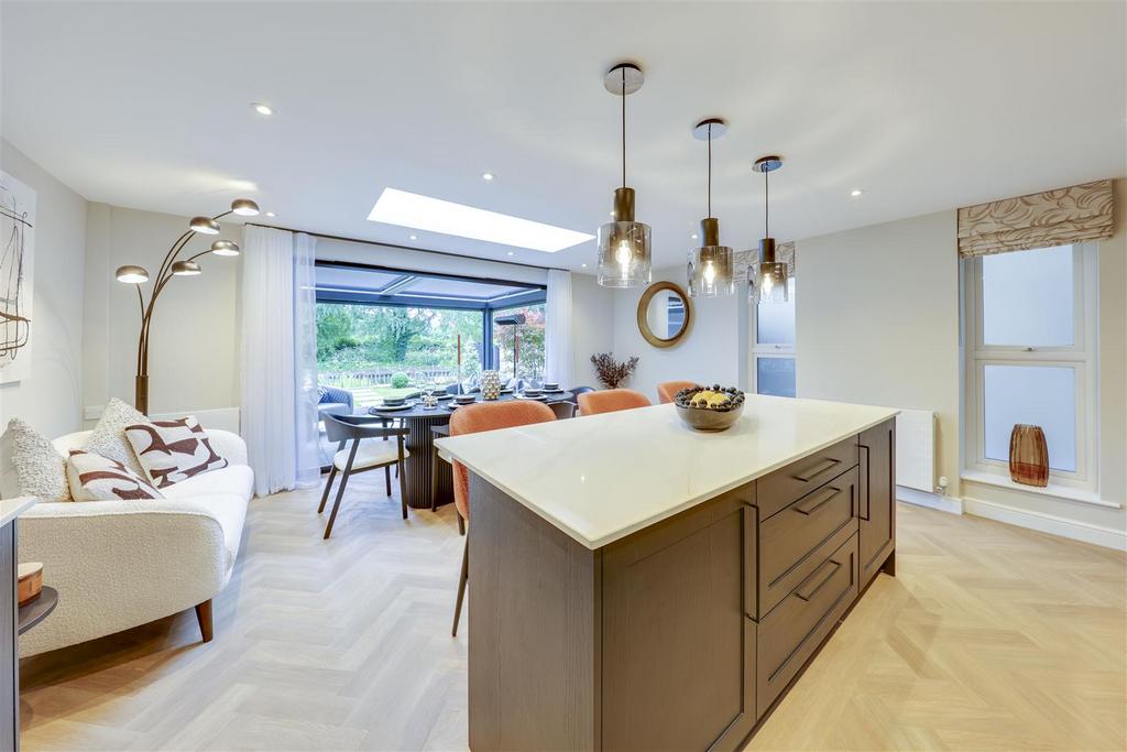 Open Plan Kitchen / Dining Alt 2