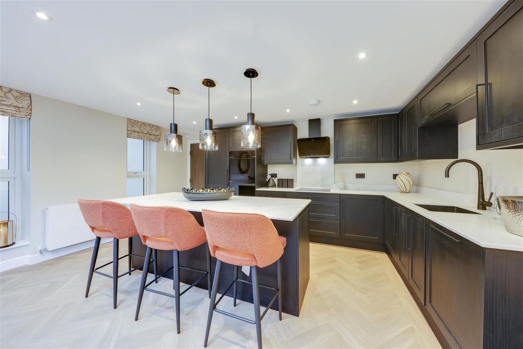 Open Plan Kitchen / Dining Alt 3