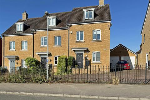 3 bedroom townhouse for sale, Winterton Close, Stamford