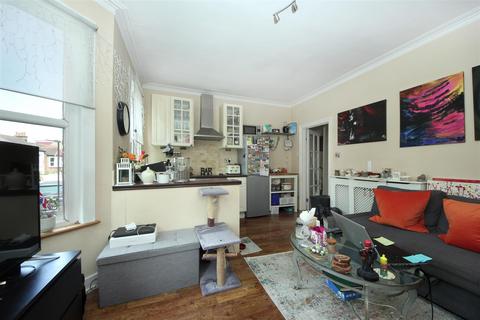 2 bedroom flat to rent, St Kilda Road, W13