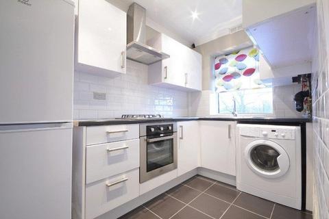 2 bedroom flat to rent, New Park Road, Clapham SW2