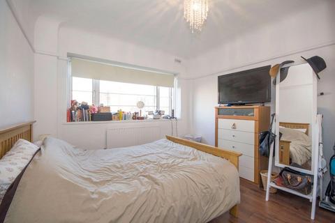 2 bedroom flat to rent, New Park Road, Clapham SW2