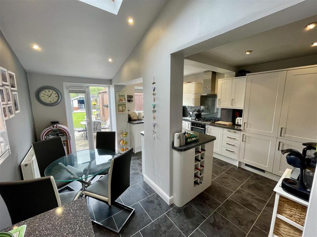 Kitchen / Breakfast Room
