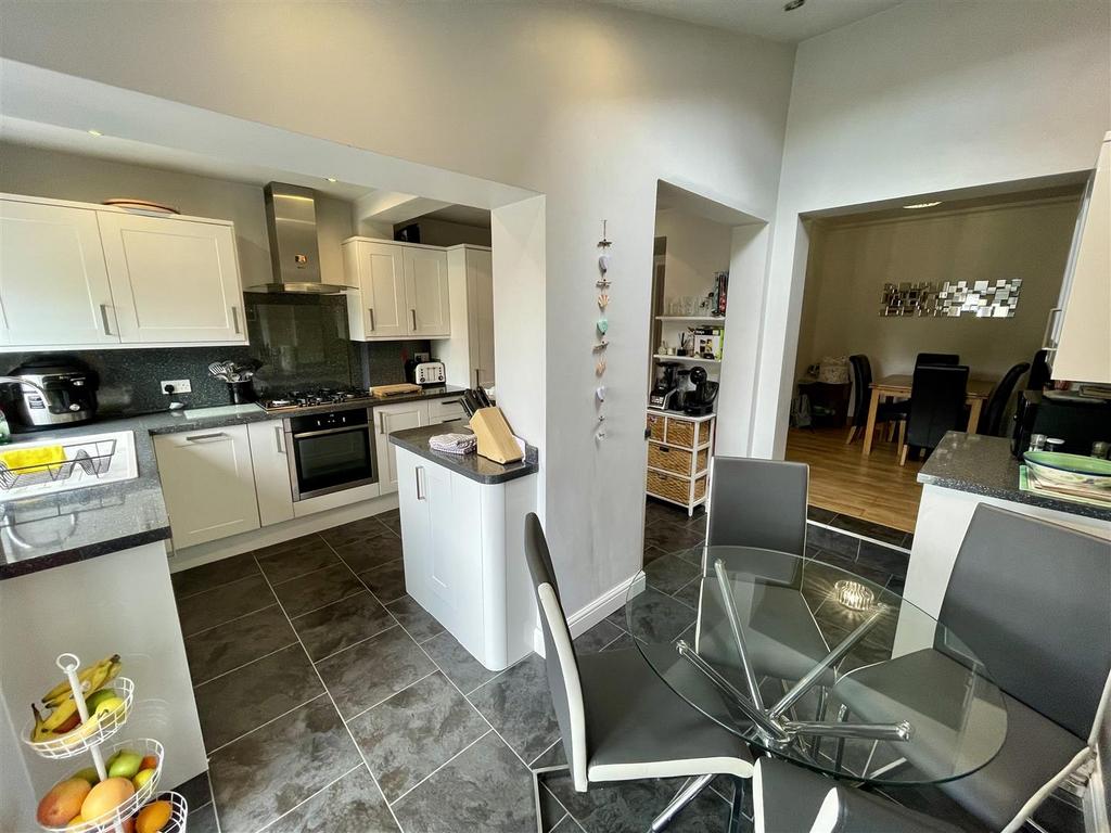 Kitchen / Breakfast Room
