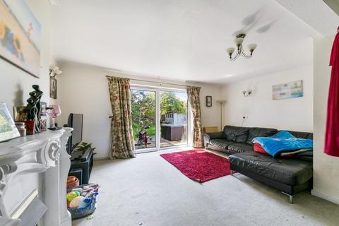 2 Bridgefield Close, Banstead, SM7 1LR