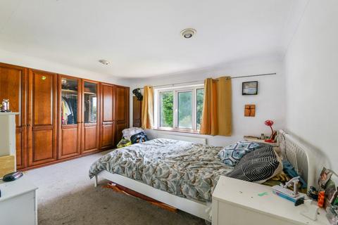 2 Bridgefield Close, Banstead, SM7 1LR