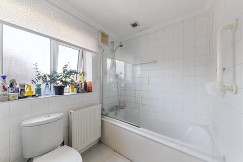 2 Bridgefield Close, Banstead, SM7 1LR