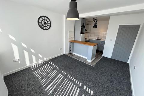 2 bedroom flat to rent, Birmingham Road, Rowley Regis, West Midlands