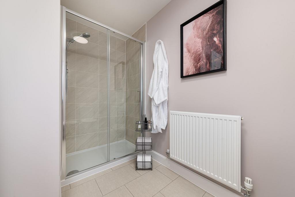 Barratt Stambourne Showhome en suite 2