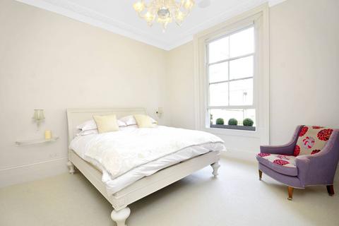 3 bedroom flat to rent, Stafford Terrace, Phillimore Estate, London, W8