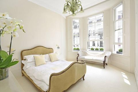 3 bedroom flat to rent, Stafford Terrace, Phillimore Estate, London, W8