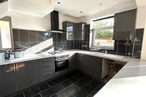 3 bedroom semi-detached house to rent, Clifton Avenue, Sheffield, South Yorkshire, S9