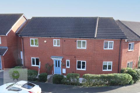 4 bedroom end of terrace house for sale, Gamelan Crescent, Hoo, Rochester, ME3 9FN