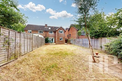 4 bedroom semi-detached house for sale, Perryfield Road, Crawley RH11