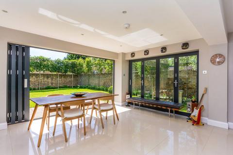 4 bedroom detached house to rent, Mill Hill Road, Acton, London, W3