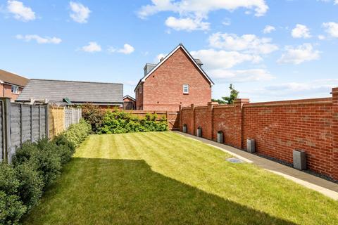 4 bedroom semi-detached house for sale, Snapdragon Lane, Worthing, West Sussex, BN13 3GJ