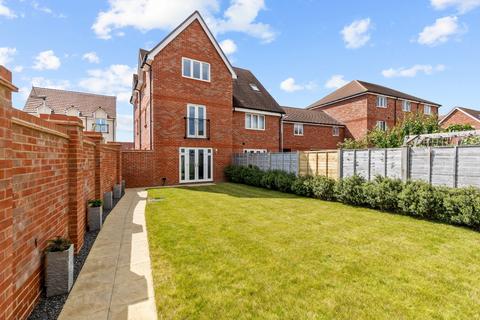 4 bedroom semi-detached house for sale, Snapdragon Lane, Worthing, West Sussex, BN13 3GJ