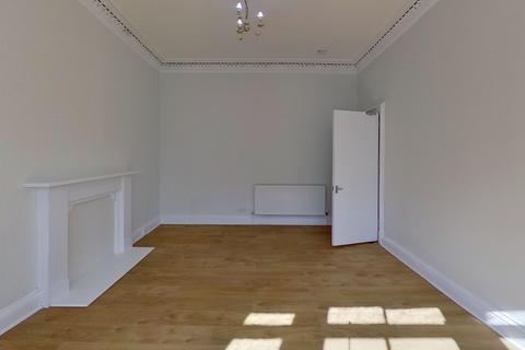 3 bedroom flat to rent, Hillside Street, Edinburgh, EH7