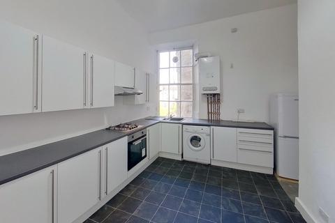 3 bedroom flat to rent, Hillside Street, Edinburgh, EH7