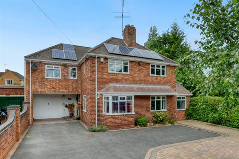 4 bedroom detached house for sale, St Johns Avenue, Kidderminster, DY11 6AT