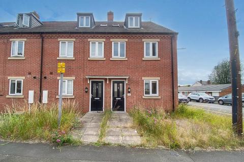 3 bedroom end of terrace house to rent, Halesowen Road, Cradley Heath B64