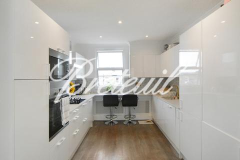 3 bedroom apartment to rent, Radipole Road, London