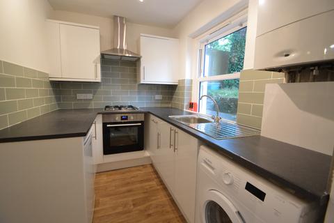 Studio to rent, The Avenue, Surbiton