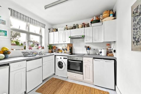 2 bedroom flat to rent, Courtlands Avenue, Kew, Richmond, Surrey TW9